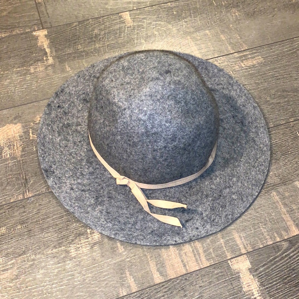 100% wool hat (small) old navy